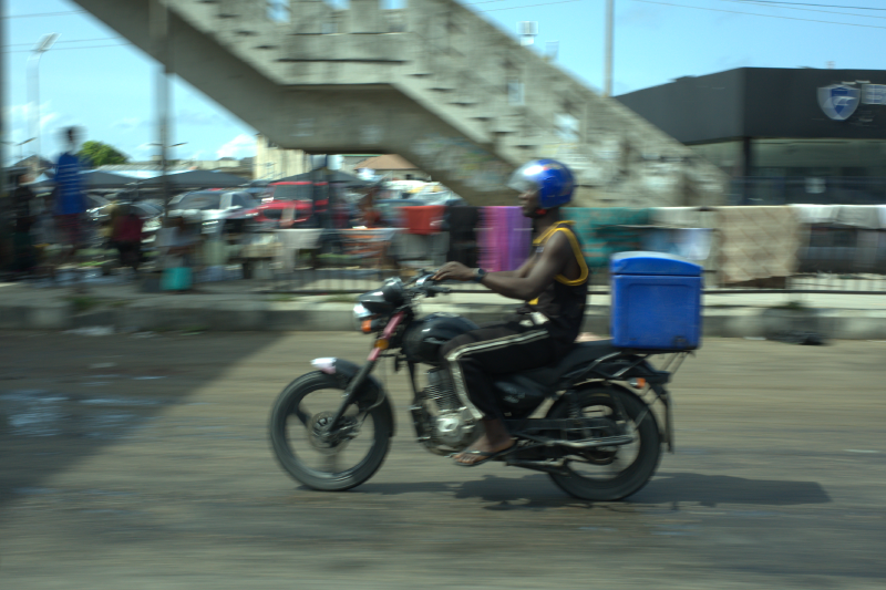 Featured image of post 在繁华商场前被持枪警察勒索15万奈拉的经过